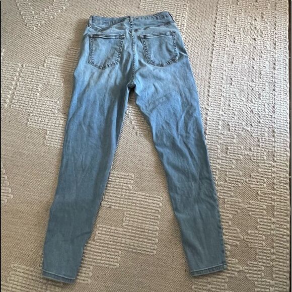 Forever 21 high rise, distressed button fly skinny jeans - Picture 9 of 13